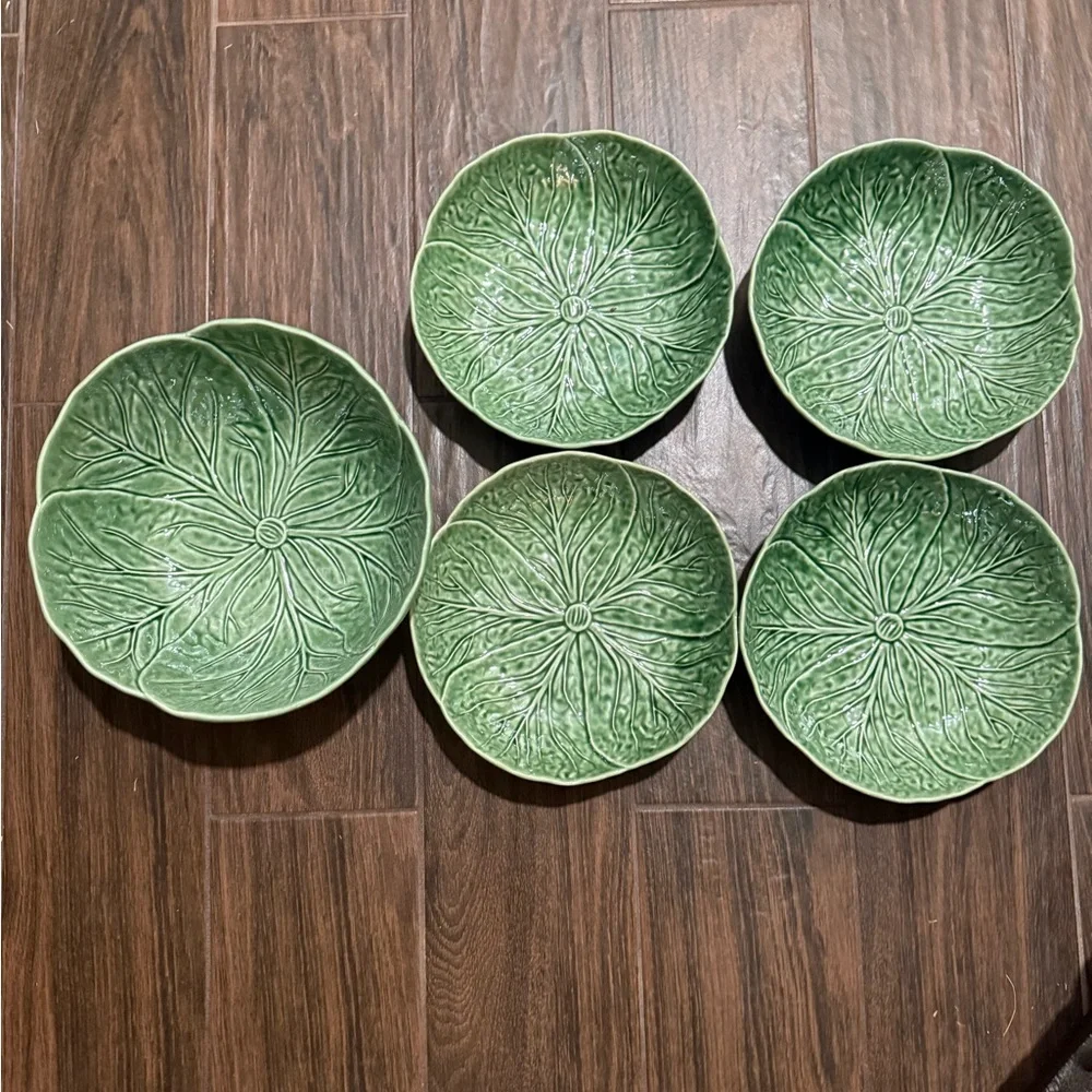Vibrant Green Dinnerware Set with Leaf Design San Raphael lettuce bowls